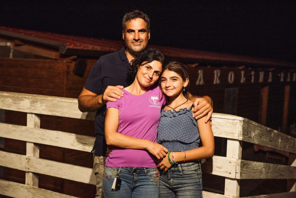 Carlo, Viviana e Carolina, la famiglia del Carolina Ranch a Sant'Antioco