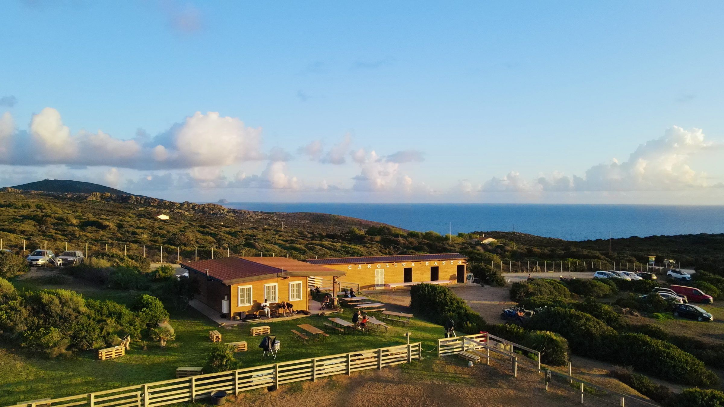 Il Carolina Ranch visto dal cielo, fra la campagna e la costa di Sant’Antioco